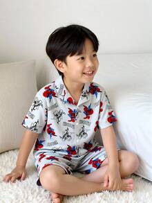 青少年男孩阻燃印花經典 Polo 領鈕扣式短袖上衣，灰色底色配紅色頭部、空心線條與空心字母，彈性腰短褲睡衣居家服套裝 - 灰色 - 查看 11
