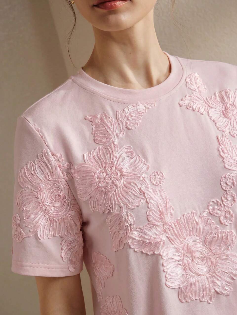 Anewsta Women's New Spring/Summer Elegant Vacation Round Neck Hibiscus Embroidered Short Sleeve Pullover T-Shirt