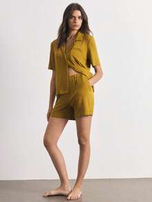 Ocili 女款純色短袖單排扣上衣與短褲家居服套裝 - 芥末黃 - 查看 4