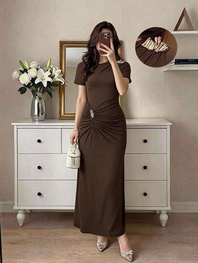 Modelyn Vestido largo elegante de mujer con unicolor, decoración metálica, plisado y cintura ceñida para citas y fiestas