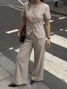 Firerie 女款優雅高質感夏季兩件套，灰色亞麻短袖西裝外套配金色鈕扣與高腰喇叭褲，休閒商務職場穿搭 - 杏色 - 查看 5
