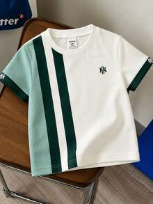SHEIN 男嬰幼兒綠白配色拼接幾何圖案多彩圓領短袖套頭T恤上衣，夏季休閒街頭風幼兒服飾，男童夏季上衣，男嬰短袖，男童幼兒休閒短袖服飾，男嬰服飾，兒童針織夏季服飾 - 彩色 - 查看 2