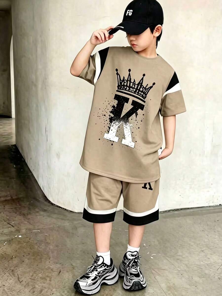 青少年男孩夏季兩件套-卡其色皇冠 K 印花拼色短袖 T 恤+短褲,街頭風休閒套裝 - 彩色 - 查看 1