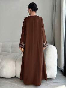 Yasmyna 女款花卉刺繡袖口寬鬆優雅阿拉伯式長袍 - 咖啡棕 - 查看 2