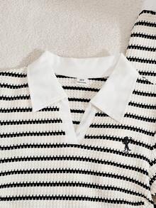 SHEIN 2件組女童T恤與長褲套裝，時尚百搭簡約休閒風，黑白條紋針織 Polo 領小 V 領短袖上衣搭配同色系寬鬆直筒長褲，卡通動物圖案刺繡，簡約運動通勤風，適合女童戶外休閒度假旅行穿著，適合日常休閒舒適穿著 - 黑與白 - 查看 6
