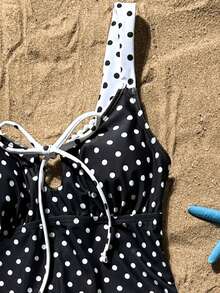 Bellisia Bikini de dos piezas con lunares negros & blancos, traje de baño estilo camisola con cordón francés, traje de baño de 2 piezas para vacaciones en la playa - Blanco y Negro - Ver 2