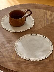 1 Stück, bestickter Spitzen-Cut Out-Beige-Aprikosen-Untersetzer, frischer natürlicher Kaffee-Untersetzer, Wärmedämmungspolster, Wärmedämmungsschicht schützt den Schreibtisch. - Verschiedenfarbig - Übersicht 2