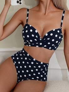 Swim Vcay 夏季海灘度假女款黑色配白色波點印花飾邊鋼圈結構上衣與高腰抓皺褲套裝 - 黑與白 - 查看 3