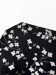 SHEIN Clasi V領收腰前開扣A字版型復古碎花洋裝 - 黑色 - 查看 7