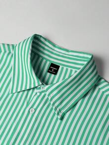 Manfinity Homme 男士梭織極簡綠色與白色條紋襯衫 - 綠色 - 查看 6