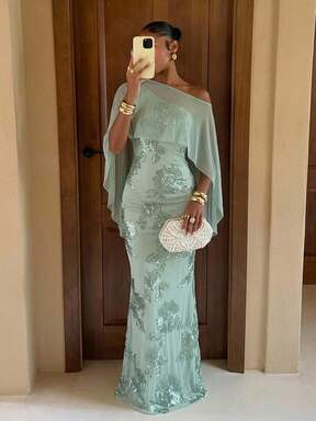 Lumalex Minzgrünes asymmetrisches schulterfreies figurbetontes grünes Mesh-Kleid mit 3D-Blumenapplikation, kombiniert mit einem abnehmbaren fließenden Mesh-Cape, Bodycon-Abendkleid, schlankmachendes Design, Frühling/Sommer