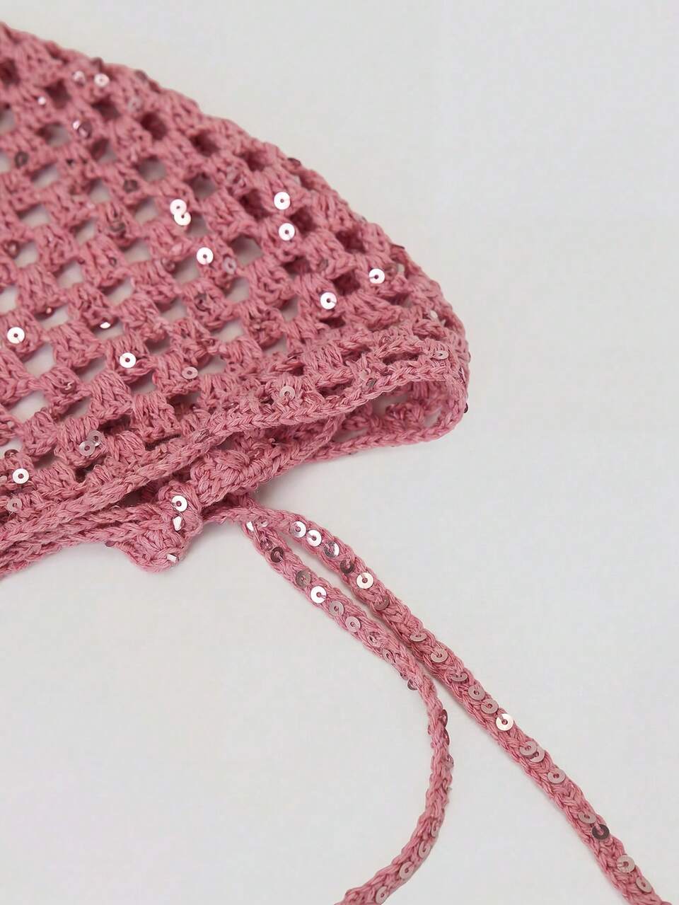 Cappello in Maglia Crochet Rosa con Paillettes e laccetti