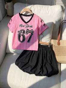 SHEIN Genkimix Kids 两件套女童字母标语印花V领粉色T恤搭配黑色碎花裙套装，活泼日常运动装，适合夏季穿着 - 玫紅色 - 查看 3