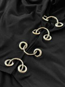 Maweii 春夏休閒度假簡約優雅時尚設計小眾新款必備日常通勤高端黑色針織不對稱露肩金屬扣性感修身收腰大碼女款T恤 - 黑色 - 查看 7
