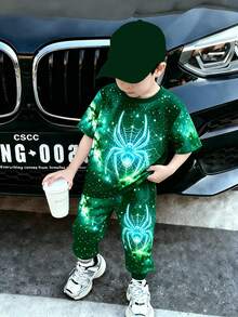 Conjunto de 2 piezas para niño con estampado digital de araña y telaraña en verde, camiseta de cuello redondo de manga corta y pantalón largo verde, cómodo y versátil, estilo streetwear diario para todas las estaciones - Multicolor - Ver 1