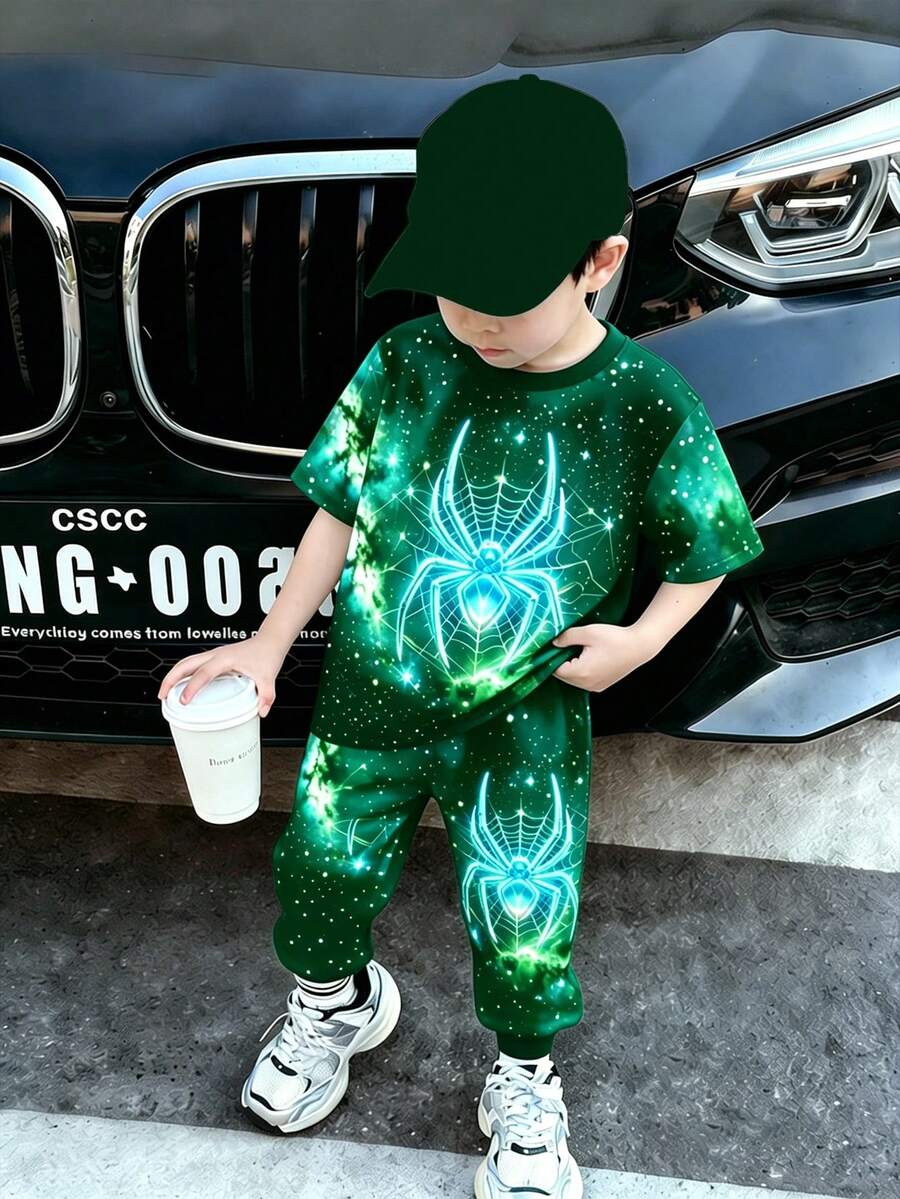 Conjunto de 2 piezas para niño con estampado digital de araña y telaraña en verde, camiseta de cuello redondo de manga corta y pantalón largo verde, cómodo y versátil, estilo streetwear diario para todas las estaciones - Multicolor - Ver 1