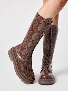 Estampado de leopardo, botas de cuero