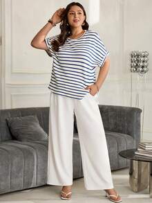 Rosumi Damen Große Größen Sommer Lässig Gestreiftes Fledermausärmel Kurzarm T-Shirt Und Weite Hose 2-teiliges Set - Blau-Weiß - Übersicht 4