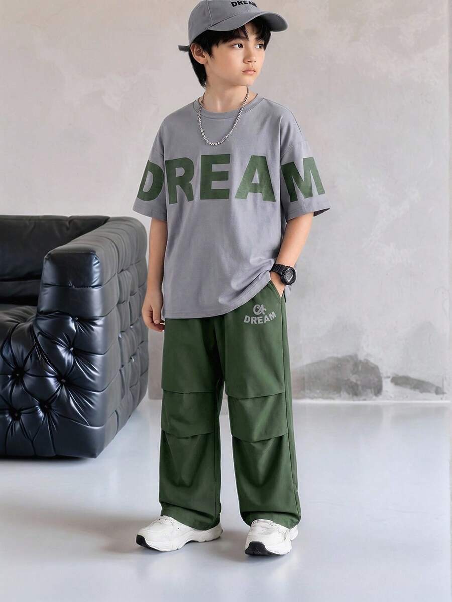 SHEIN 青少年男孩字母印花短袖T恤與口袋長褲休閒日常套裝 - 灰色 - 查看 1