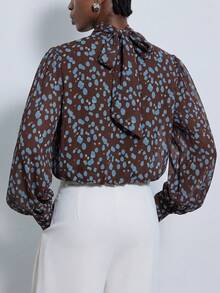Aveloria Modichic 秋季棕色波點對比印花半高領女式襯衫，透視雪紡面料，重疊門襟工藝，寬鬆泡泡袖，辦公優雅風 - 咖啡棕 - 查看 3