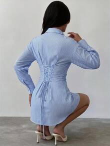 Firerie Damen Blau gestreiftes Farbblock einreihiges Kleid mit geraffter Taille, elegant, tropisch, für Büro, Brunch, Herbst - Blau - Übersicht 8