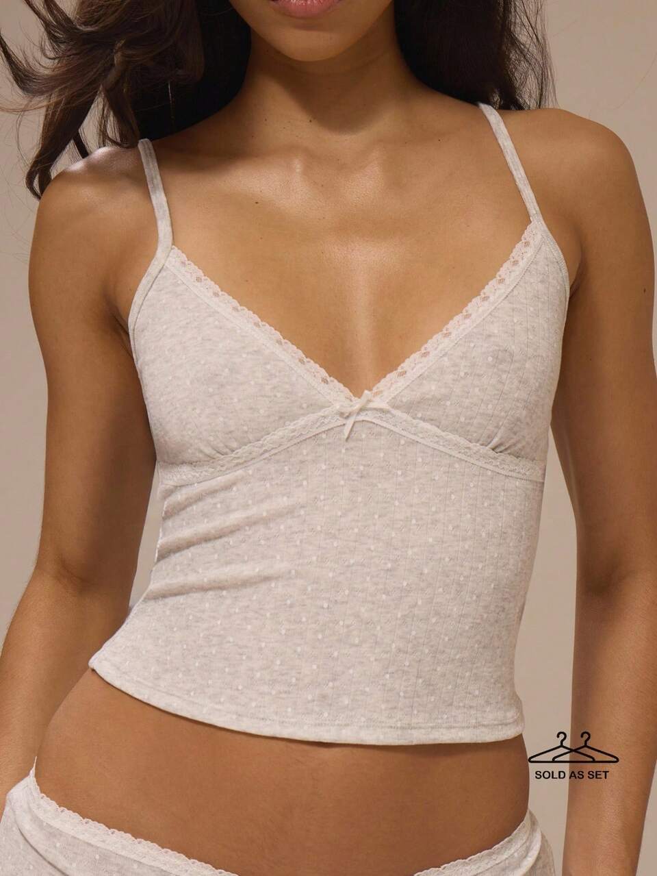 Top de tirantes con escote en V profundo, triángulo, punto calado, lunares y adorno de lazo de encaje gris, con shorts mini con adorno de lazo de encaje, vendido como conjunto de 2 piezas, pijama Muse In Her Era