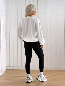 SHEIN EZwear 女款休閒馬術印花長袖T恤與內搭褲套裝 - 黑與白 - 查看 3