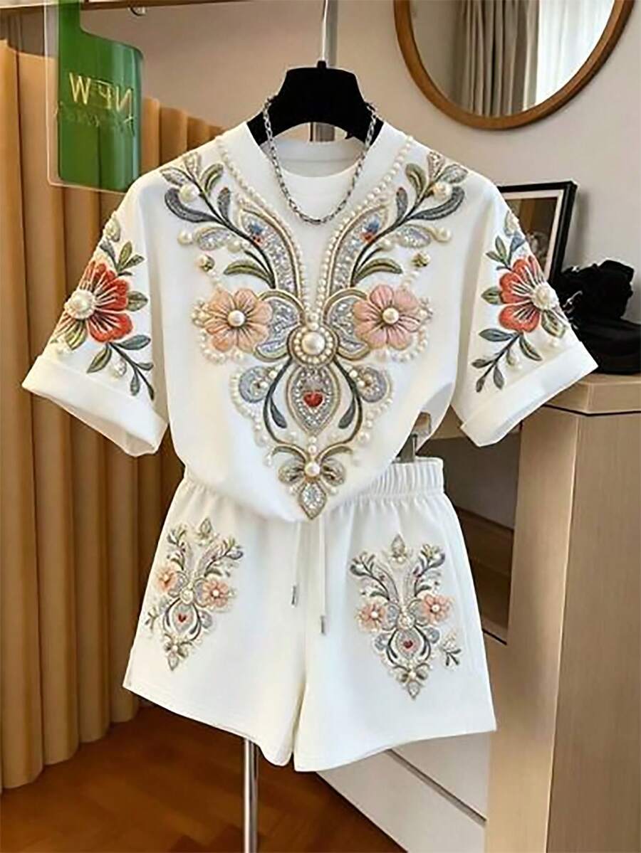 女童休閒舒適仿刺繡花卉與仿珍珠印花短袖上衣 + 短褲套裝,適合夏季日常穿著、度假,舒適放鬆,休閒風格,年輕女孩夏季上衣 - 彩色 - 查看 1
