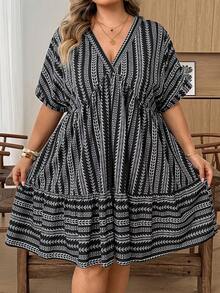 SHEIN CURVE+ 大尺碼女款深V領拼接色抓皺休閒夏季洋裝 - 黑與白 - 查看 8