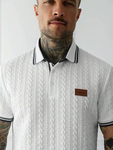 Manfinity CasualCool 男士針織提花純色紋理 Polo 衫，羅紋領口、袖口與下擺，黑色珠地布，3 顆黑色鈕扣 - 白色 - 查看 6