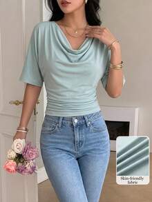 Modelyn Top de manga corta con cuello drapeado y brillo, camiseta elegante de corte corto con cintura plisada de lujo para mujer - Verde - Ver 7