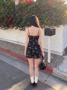 SHEIN MOD Váy lưới in họa tiết hoa Cami cổ xòe màu đen - màu đen - Xem 2