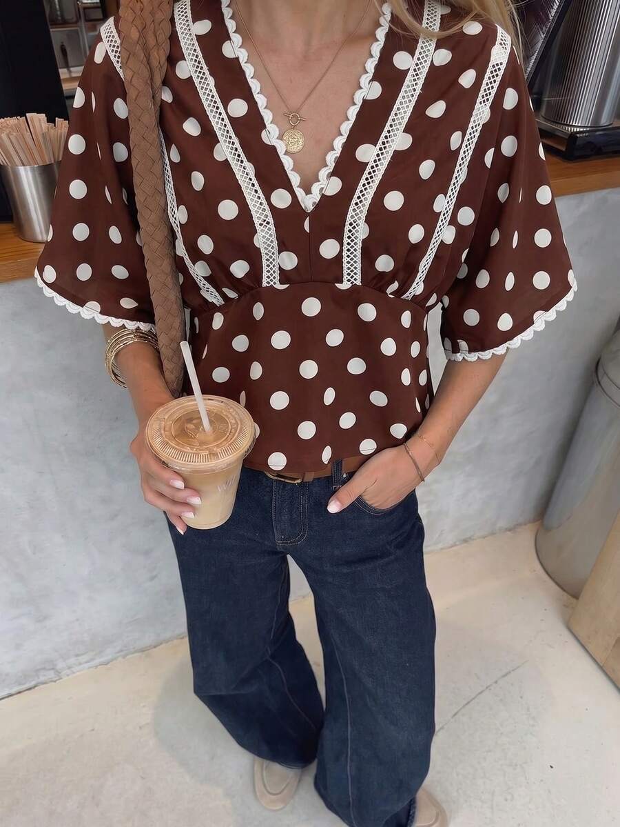 SHEIN PariChic 春夏法式棕色與白色波點蕾絲飾邊上衣 V領鏤空腰短袖荷葉擺 花園派對早午餐休閒優雅風 - 棕色 - 查看 1