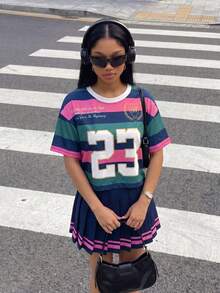 SHEIN Sparklyn 青少年女孩彩色對比色學院風條紋數字印花百褶裙兩件套，復古對比色粉綠條紋短袖T恤，寬鬆短版印花款，搭配海軍藍粉色滾邊高腰百褶迷你裙，青春校園女孩風休閒套裝，返校季 - 彩色 - 查看 3