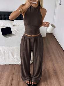 SHEIN EZwear 女款純色百褶掛脖上衣與長褲休閒日常套裝 - 巧克力棕 - 查看 1