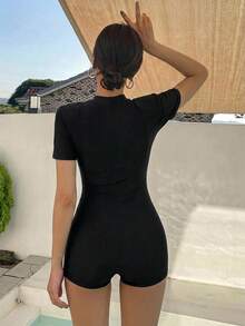 Livesso 女款純色前拉鍊短袖運動潛水連身泳衣短褲 夏季海灘穿搭 - 黑色 - 查看 2