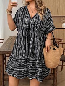 SHEIN CURVE+ 大尺碼女款深V領拼接色抓皺休閒夏季洋裝 - 黑與白 - 查看 7