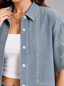SHEIN LUNE Plus Size Women's Floral Embroidered Single-Breasted Short Sleeve Casual Denim Top - Light Wash - View 4