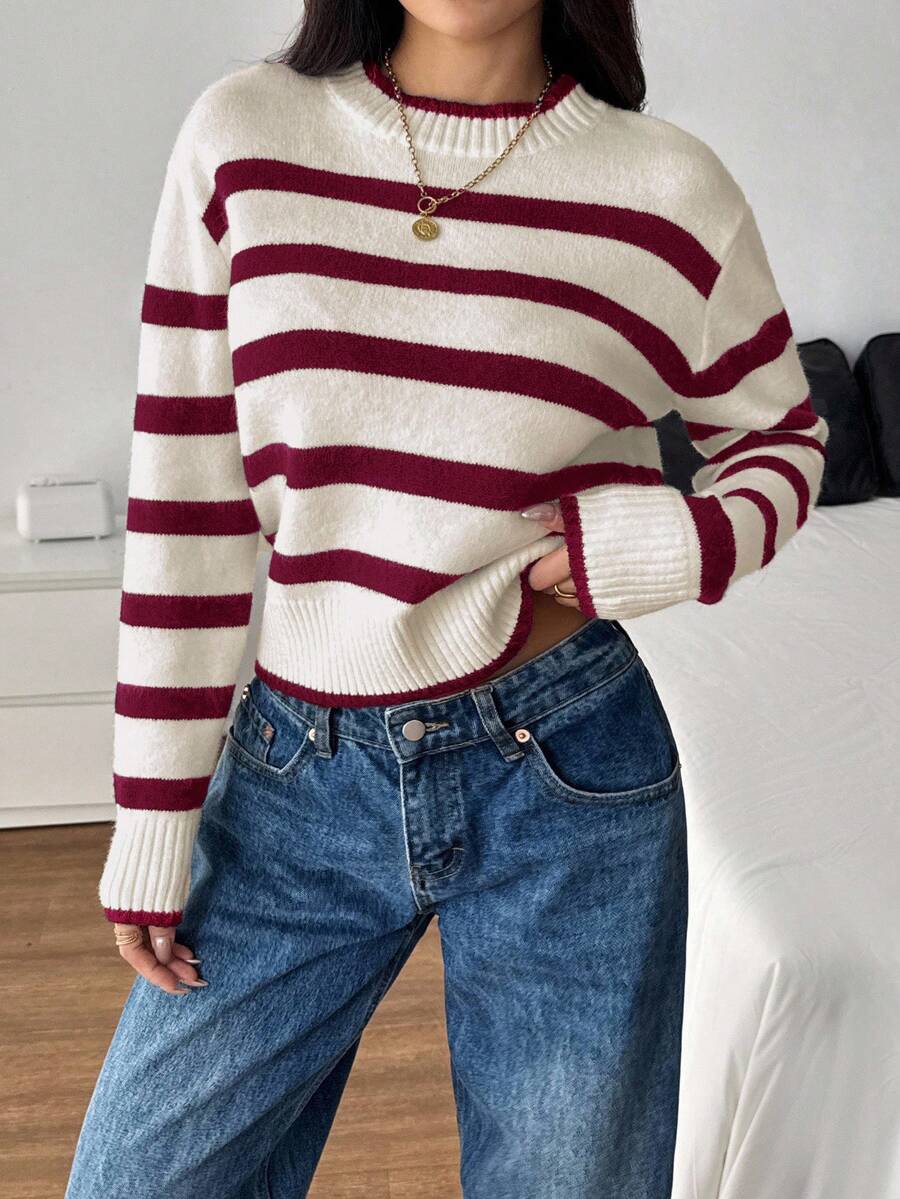 SHEIN PETITE 女款立領黑白條紋長袖極簡毛衣,休閒日常小碼版型,適合秋冬穿著 - 酒紅色 - 查看 1