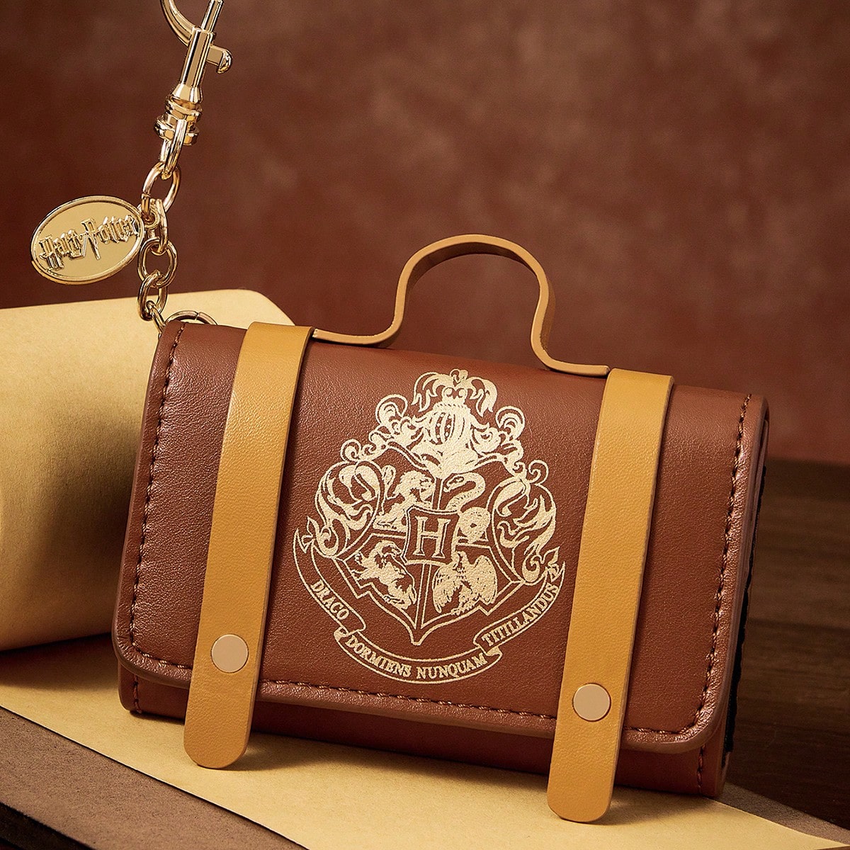 1 Pc Wizarding World Themed PU Leather Accordion Card Holder, 11-Slot Large Capacity Wallet With Hanging Hook & Magical Badge, Portable Credit Card Organizer Perfect Gift For Wizarding World Enthusiasts & Fantasy Movie Fans