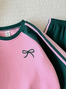 SHEIN LMoss Kids طقم كاجوال يومي للبنات الصغيرات من سويت شيرت بياقة دائرية وأكمام طويلة بنقشة فيونكة وتصميم كتل لونية مع بنطال رياضي لفصلي الخريف والشتاء - متعدد الألوان - مشاهدة 3