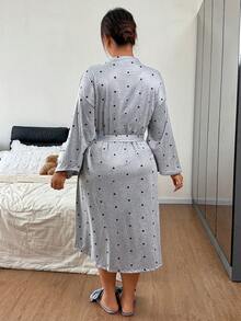 Napfluff CURVE Napfluff CURVE Jubah Lengan Panjang Ukuran Besar Kasual dengan Motif Hati - Grey - View 2