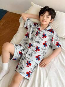 青少年男孩阻燃印花經典 Polo 領鈕扣式短袖上衣，灰色底色配紅色頭部、空心線條與空心字母，彈性腰短褲睡衣居家服套裝 - 灰色 - 查看 8