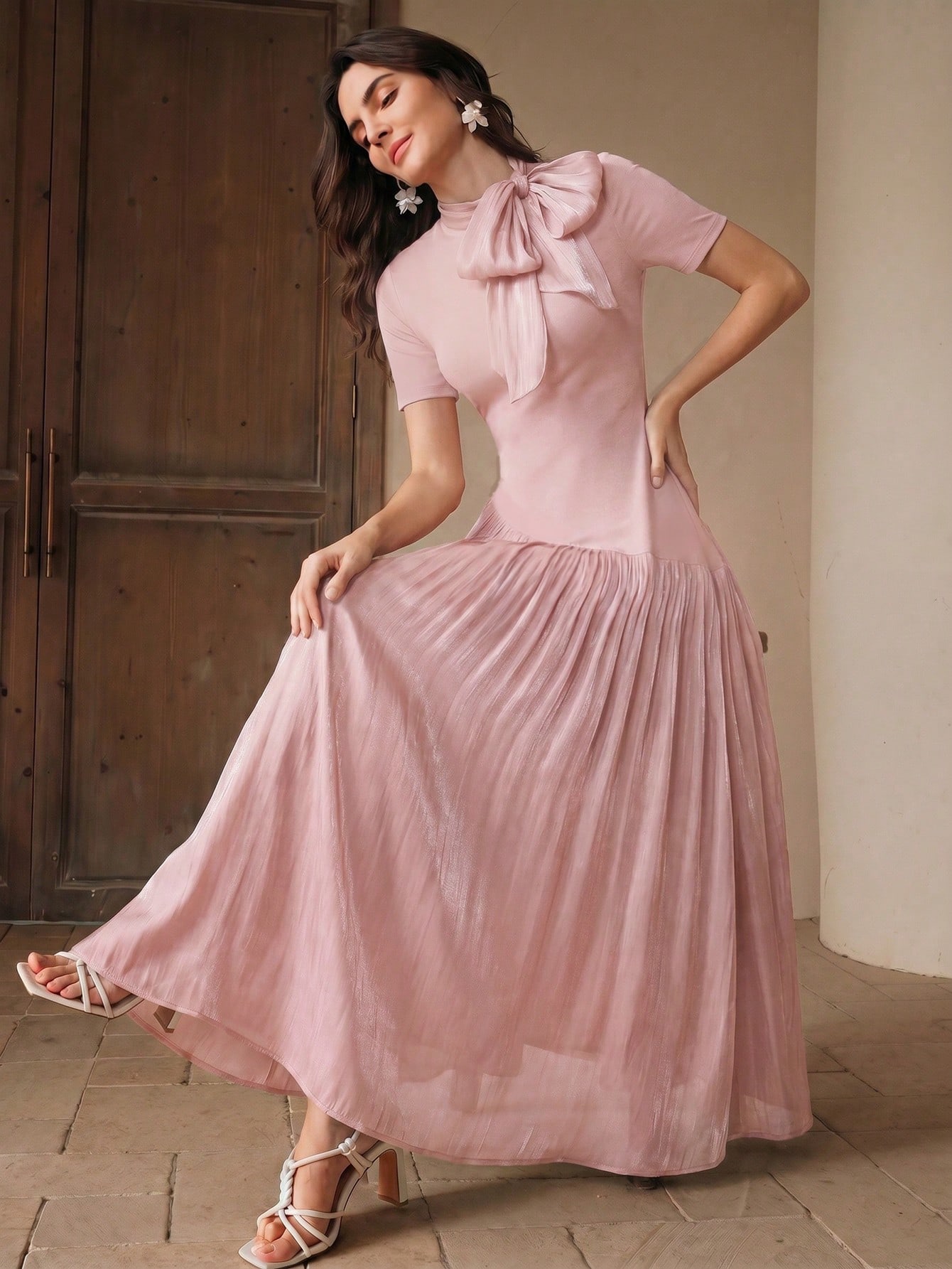 Neckline