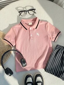 SHEIN 1件男童休闲修身学院风翻领印花针织短袖polo衫，适合日常穿着、上学、外出、运动、春夏穿着。 - 粉色 - 查看 5