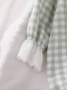 SHEIN 2件組 秋冬新生女嬰居家服 時尚清新可愛 綠色與白色格紋領口袖口及腳口拼接 優雅白色蕾絲連身衣與帽子套裝 - 綠色 - 查看 5