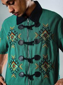 ROMWE MEN Street Life Men's Geometric Embroidery Short Sleeve Denim Shirt With Horn Buttons - Green - View 2