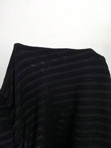 SHEIN Essnce 大尺碼女款春夏時尚休閒舒適日常基礎百搭顯瘦紋理面料黑色鈕扣上衣與短褲兩件套，外出穿搭，極簡風格，度假穿著 - 黑色 - 查看 8