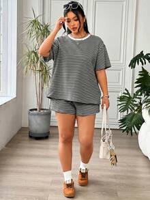 SHEIN EZwear 黑白休閒大尺碼女款條紋短袖T恤與短褲兩件套 - 黑與白 - 查看 6
