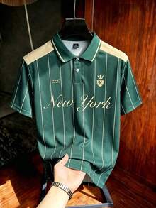 Manfinity Homme Camisa polo de moda de manga corta con estampado de rayas y letras para hombres - Verde Oscuro - Ver 1